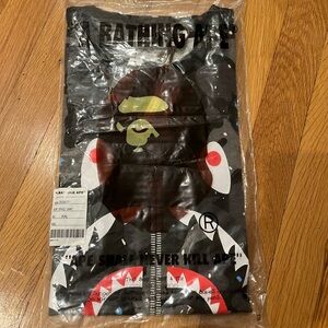 BAPE space camo shark Tee in black (glow in the dark) NWT